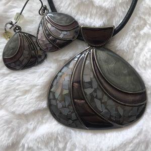 Women’s Necklace with matching earrings